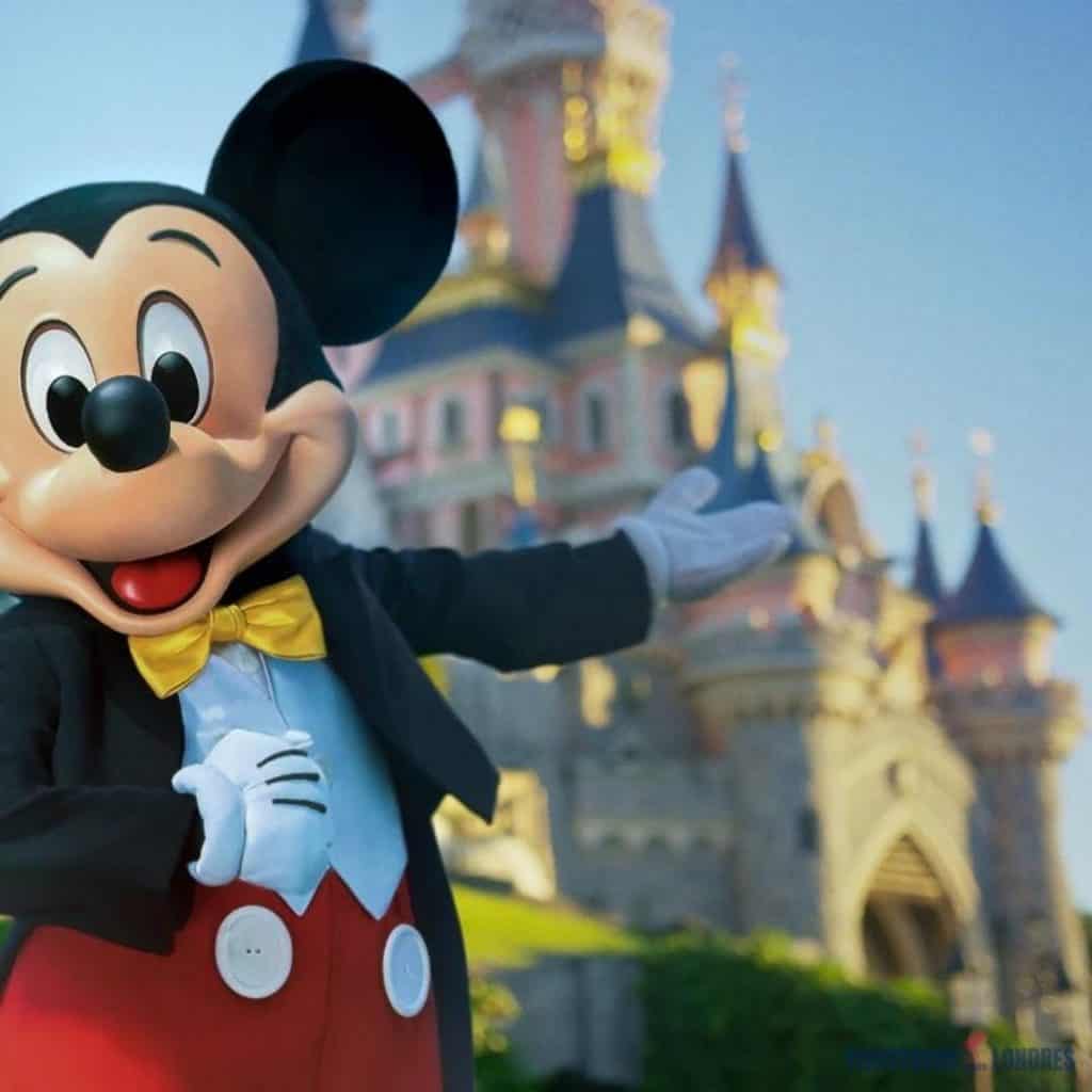 Mickey Mouse na Disney de Paris - Disneyland Paris - Turismo na França - Turismo em Paris - Batepapo.blog