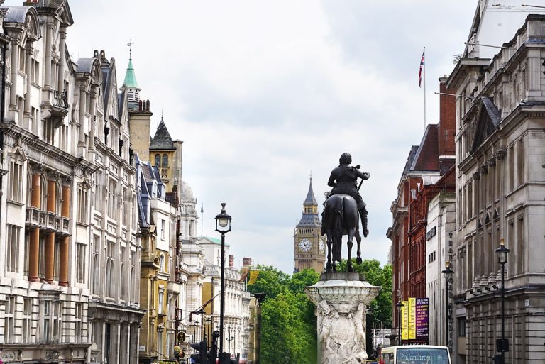 Trafalgar Square: Praça dos Leões em Londres 